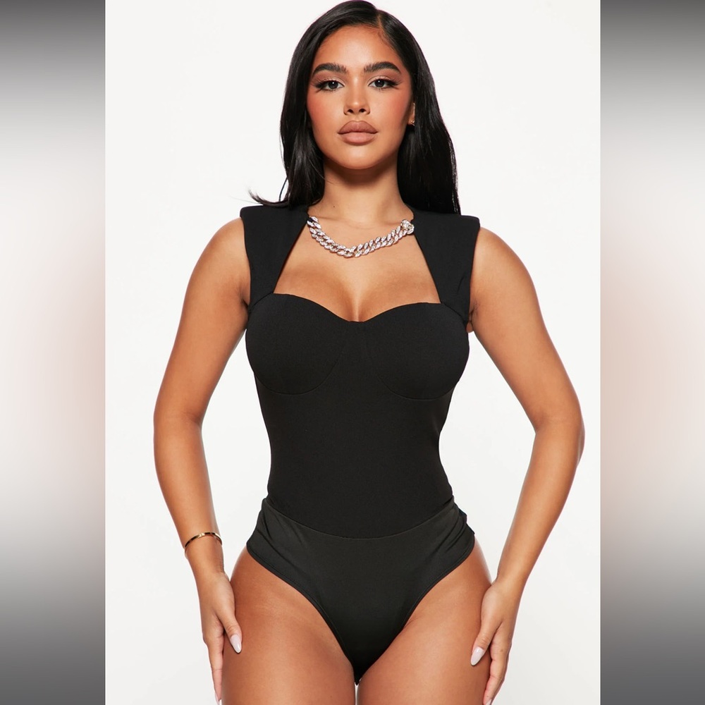 Fashion Nova Black & Gold Bodysuit 🖤✨